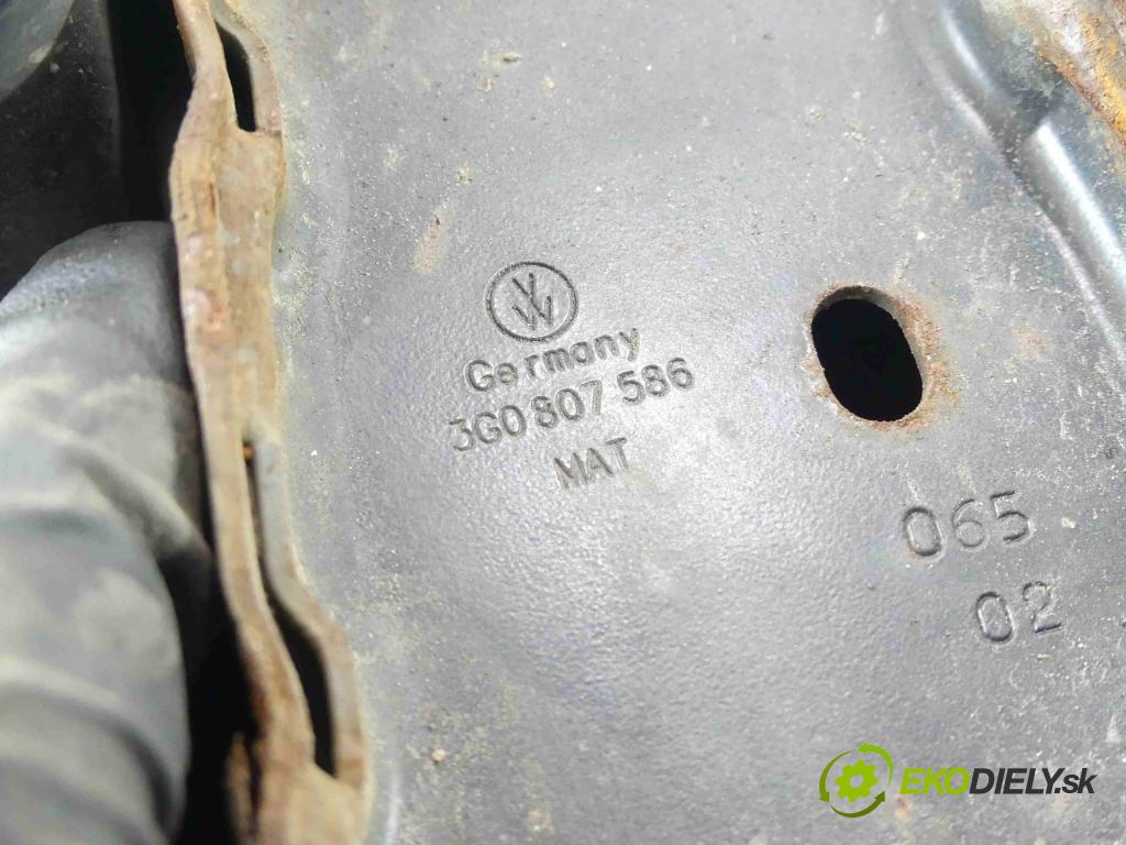 Vw Passat B8 2014 - 2.0 tdi 150 hp manual 110 kW 1968 cm3 5- výztuha nárazníku zadní 3G0807586