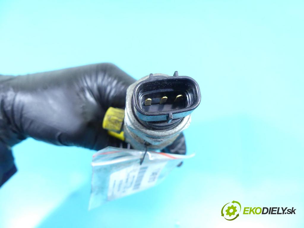 Toyota Avensis II T25 2003-2008 2.0 D4D 126 HP manual 93 kW 1998 cm3 5- lišta vstrekovacia  (Vstrekovacie lišty)