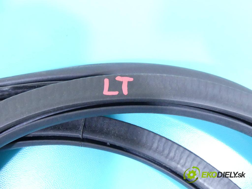 Vw Passat B8 2014 - 2.0 tdi 150 hp manual 110 kW 1968 cm3 5- Těsnění: dveře zadní levé 3G9867913K (Ostatní)