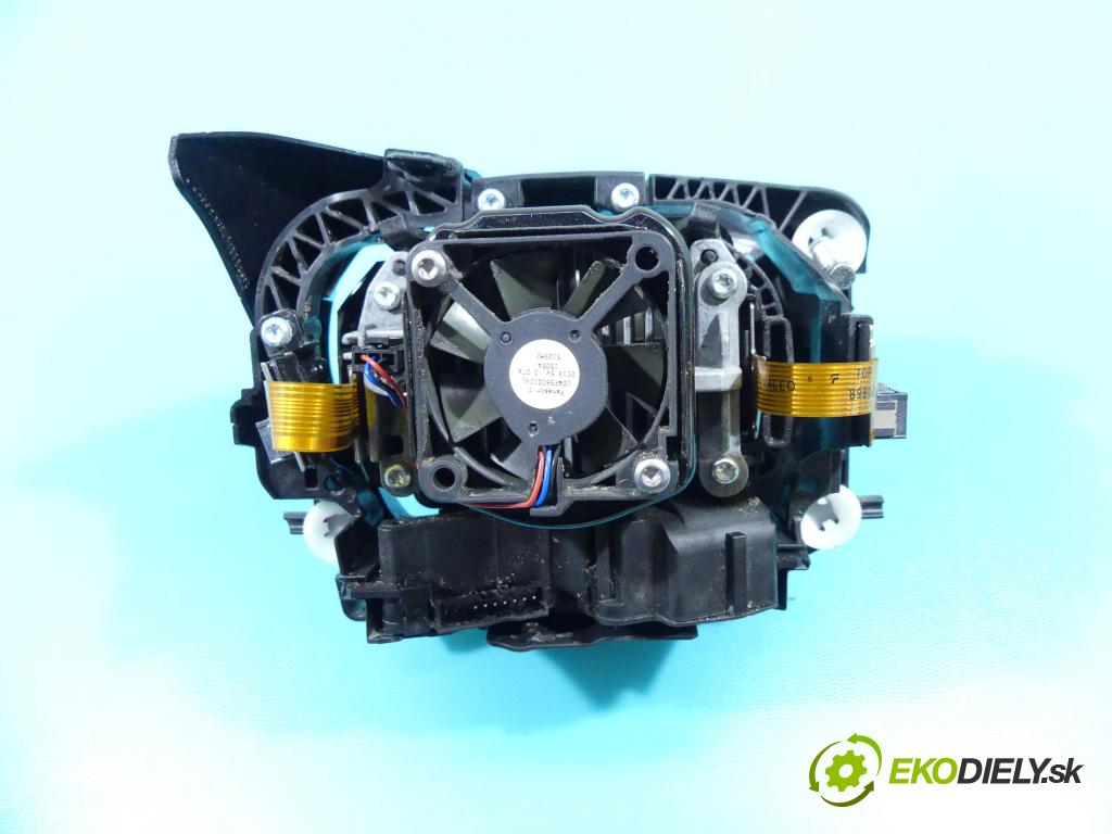 Vw Passat B8 2014 - 2.0 tdi 150 hp manual 110 kW 1968 cm3 5- čočka reflektor: levého 3G0998475B