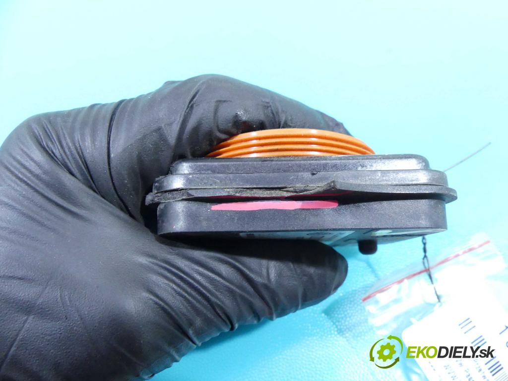 Vw Passat B8 2014 - 2.0 tdi 150 HP manual 110 kW 1968 cm3 5- střídač: xenon 3G0941329 (Riadiace jednotky xenónu)