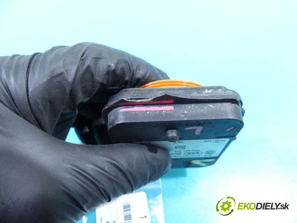 Vw Passat B8 2014 - 2.0 tdi 150 HP manual 110 kW 1968 cm3 5- střídač: xenon 3G0941329 (Riadiace jednotky xenónu)