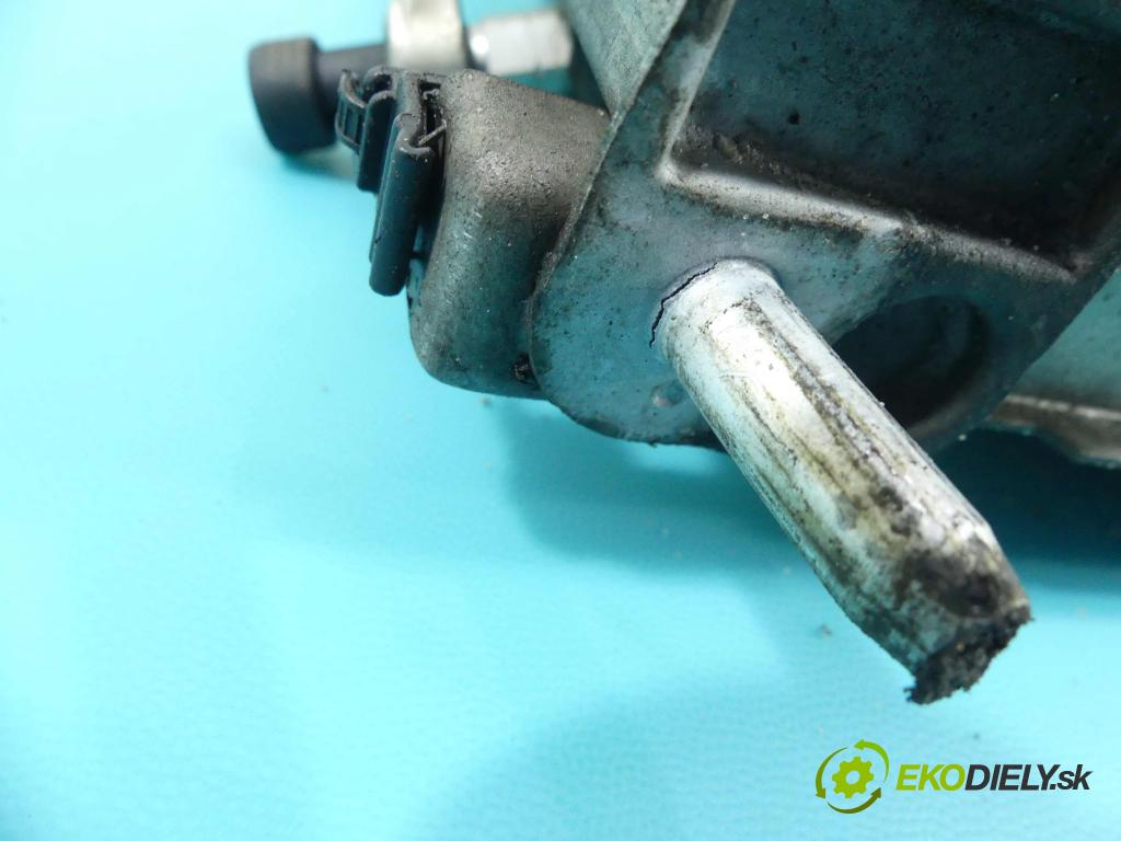 Renault Clio III 2005-2012 1,2.0 16V 75 HP manual 55 kW 1149 cm3 5- chladič voda: 176010-00070 (Chladiče vody)