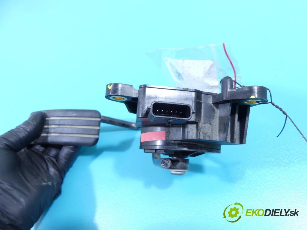 Renault Clio III 2005-2012 1,2.0 16V 75 HP manual 55 kW 1149 cm3 5- pedále 8200297335 (Pedále)