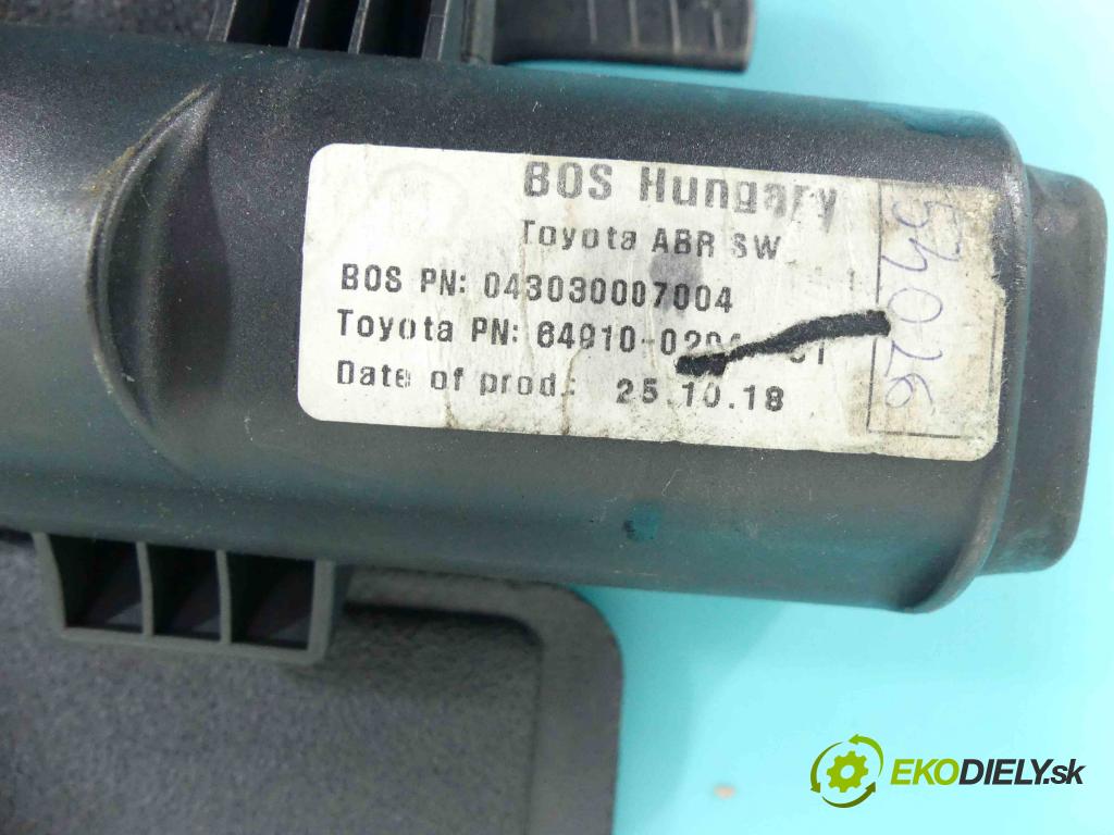 Toyota Auris II 2012-2018 1.6 16V 132  HP manual 97 kW 1598 cm3 5- roleta  (Rolety kufra)