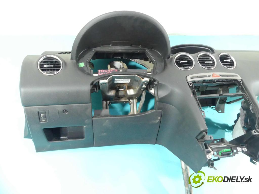 Peugeot 308 I 2007-2013 1.6 hdi 90 HP manual 66,2 kW 1560 cm3 5- kokpit,pristrojová doska rozdeľovacia