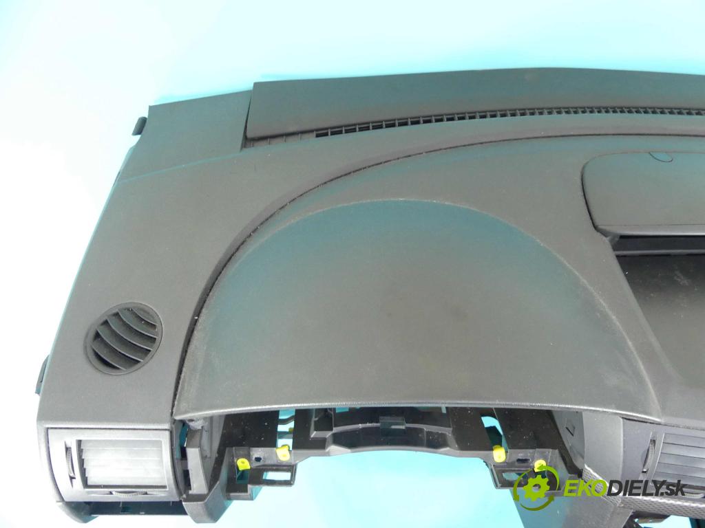 Opel Meriva A 2002-2010 1.4 16V 90 HP manual 66 kW 1364 cm3 5- kokpit,pristrojová doska rozdeľovacia