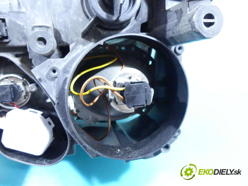 Opel Vectra C 2002-2008 2.2 16V 147 HP manual 108 kW 2198 cm3 4- Reflektor: pravý  (Pravé)