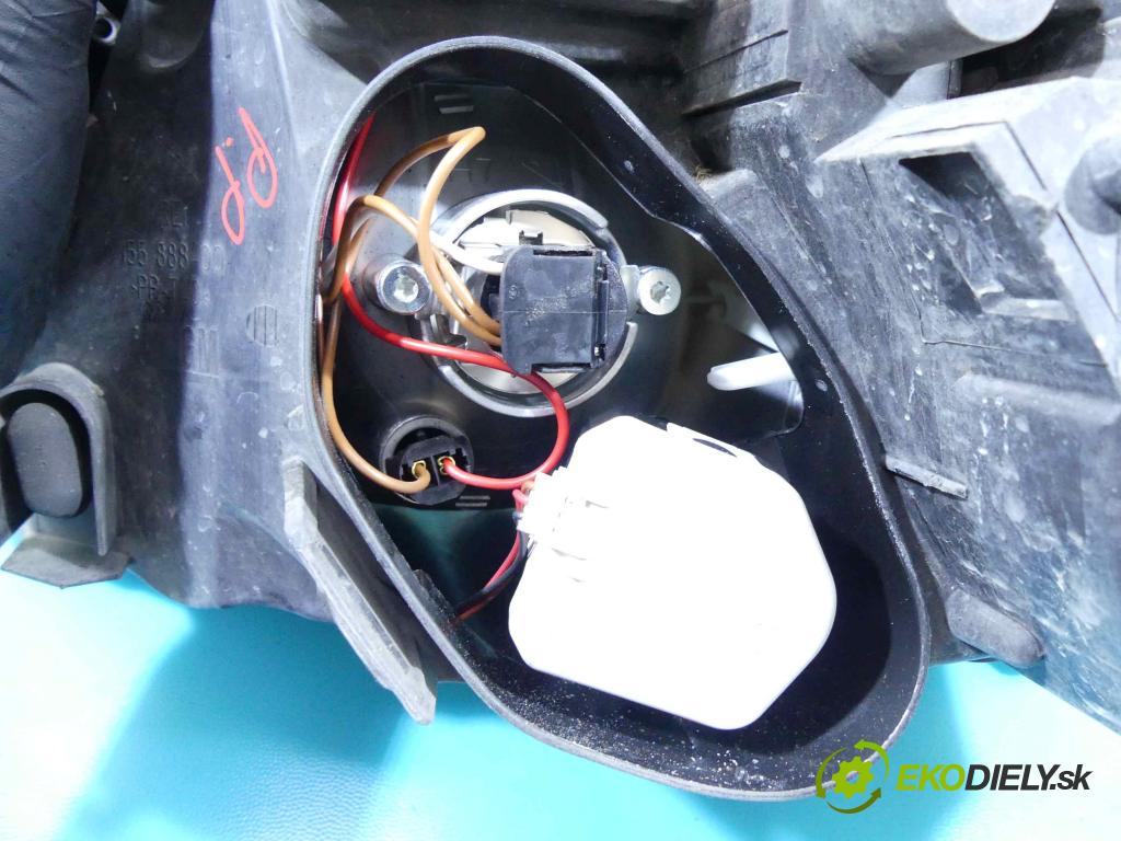 Opel Vectra C 2002-2008 2.2 16V 147 HP manual 108 kW 2198 cm3 4- Reflektor: pravý  (Pravé)