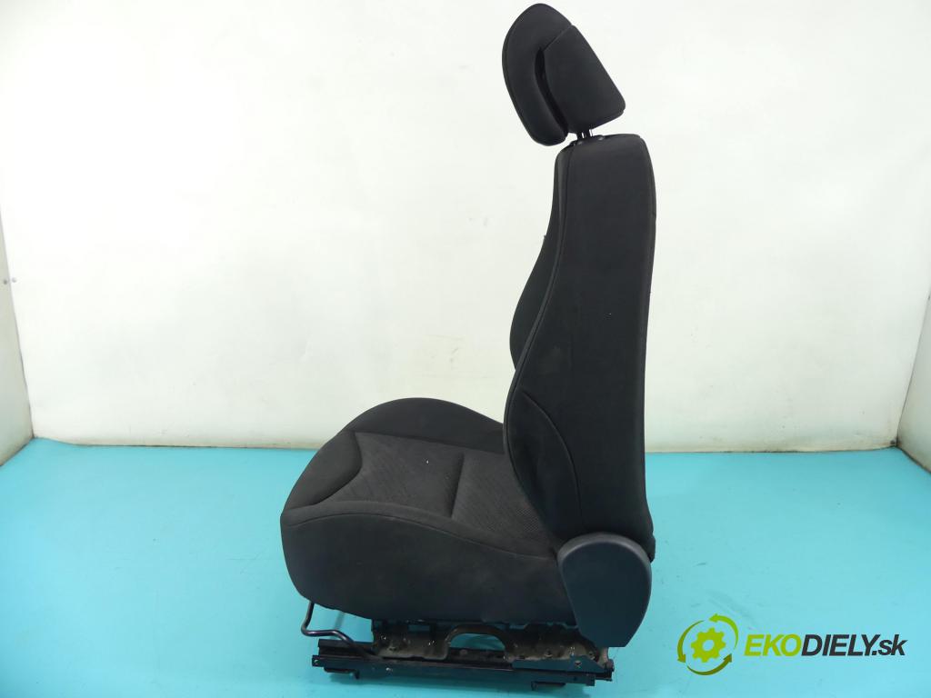 Peugeot 308 I 2007-2013 1.6 hdi 90 HP manual 66,2 kW 1560 cm3 5- Sedačka pravý  (Sedačky, sedadlá)