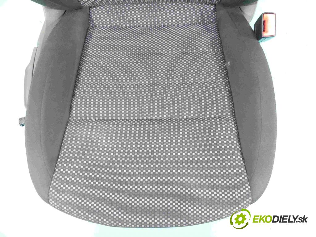 Skoda Octavia III 2013- 1.4 tsi 140 HP manual 103 kW 1395 cm3 5- Sedačka pravý  (Sedačky, sedadlá)