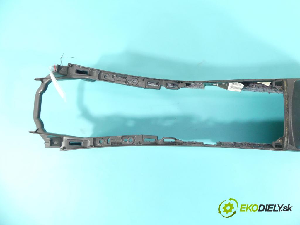 Toyota Auris II 2012-2018 1.6 16V 132  HP manual 97 kW 1598 cm3 5- operadlo 58910-02160 (Lakťové opierky)