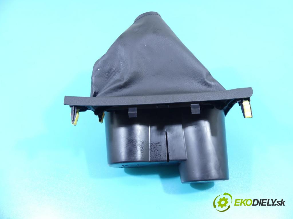 Toyota Auris II 2012-2018 1.6 16V 132  HP manual 97 kW 1598 cm3 5- Rukojeť: na nápoje: 58804-02460 (Úchyty, držiaky na nápoje)