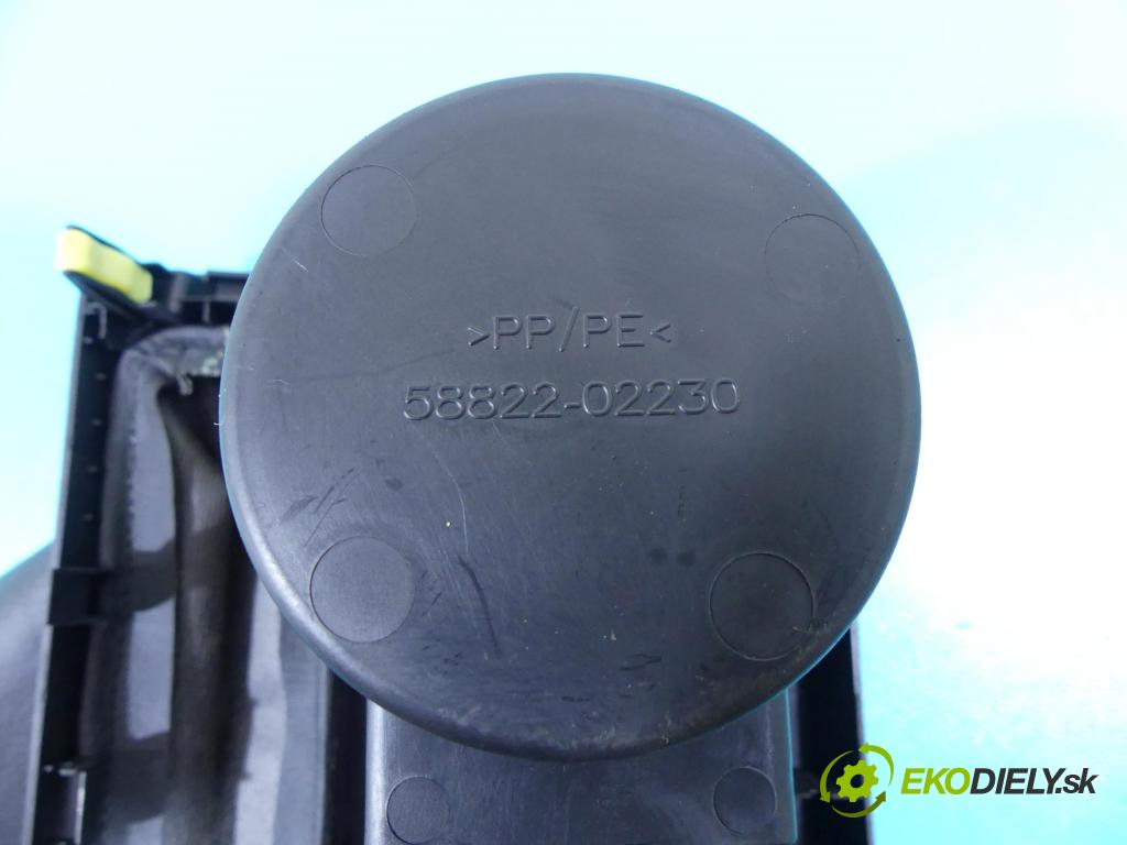 Toyota Auris II 2012-2018 1.6 16V 132  HP manual 97 kW 1598 cm3 5- Rukojeť: na nápoje: 58804-02460 (Úchyty, držiaky na nápoje)