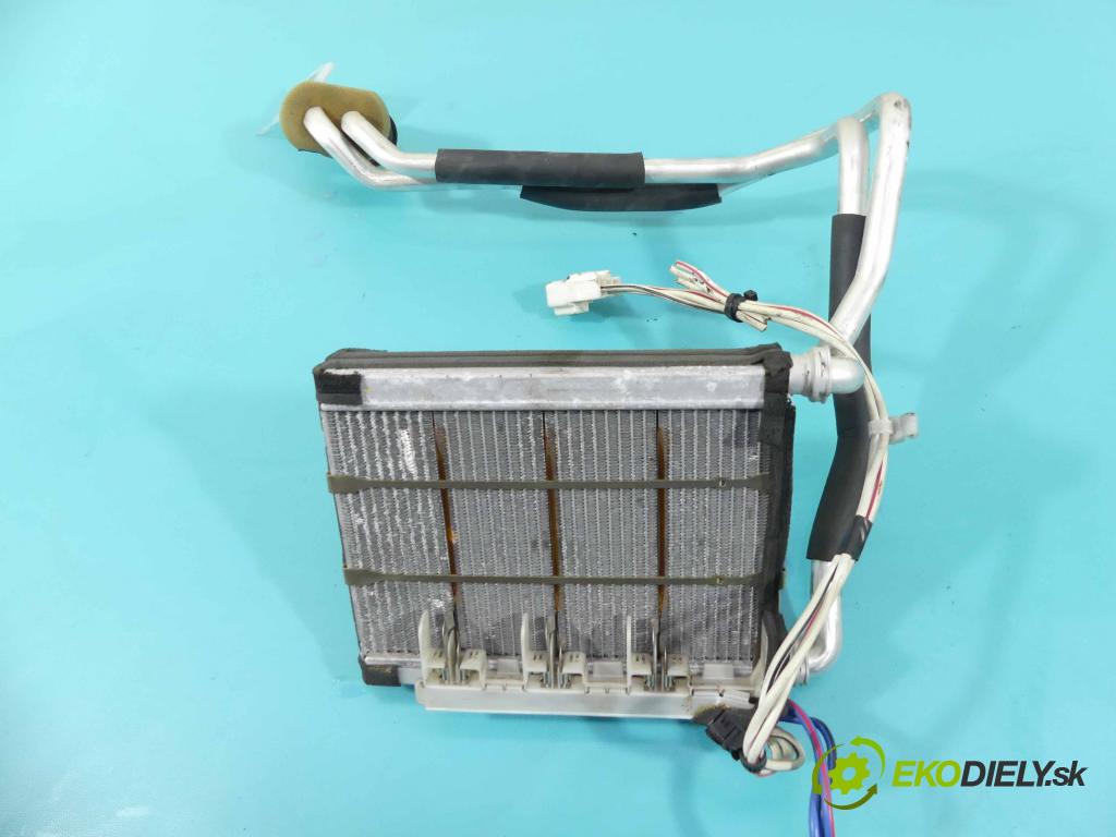 Toyota Rav4 II 2000-2005 2.0 D4D 116 hp manual 85 kW 1995 cm3 5- radiátor  (Radiátory topení)