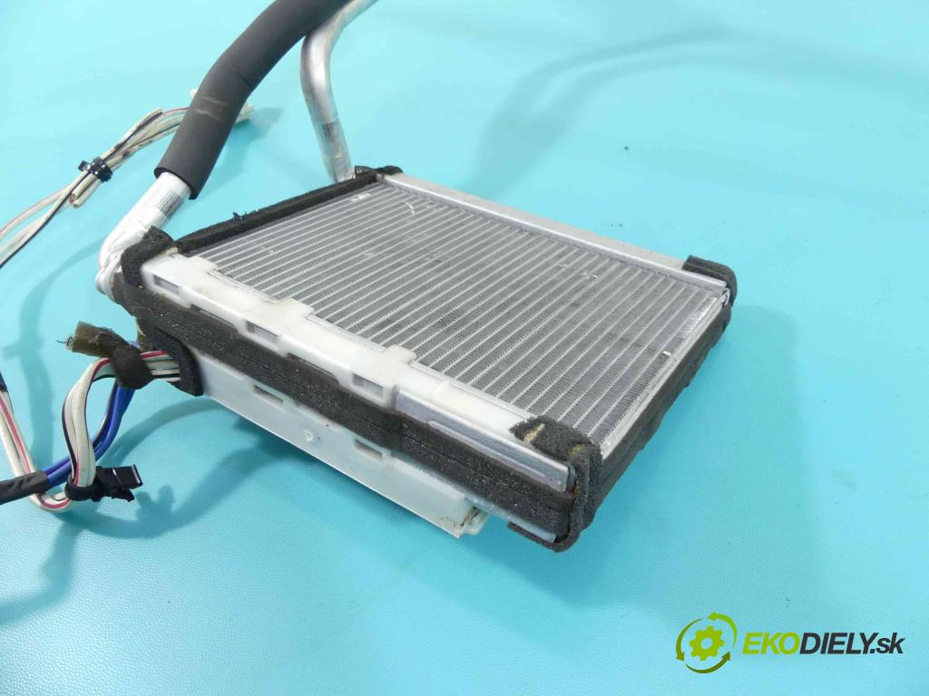 Toyota Rav4 II 2000-2005 2.0 D4D 116 hp manual 85 kW 1995 cm3 5- radiátor  (Radiátory topení)