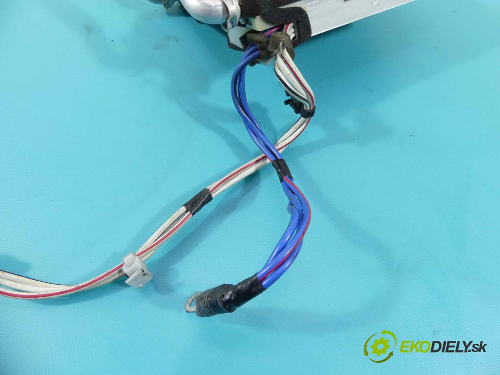 Toyota Rav4 II 2000-2005 2.0 D4D 116 hp manual 85 kW 1995 cm3 5- radiátor  (Radiátory topení)