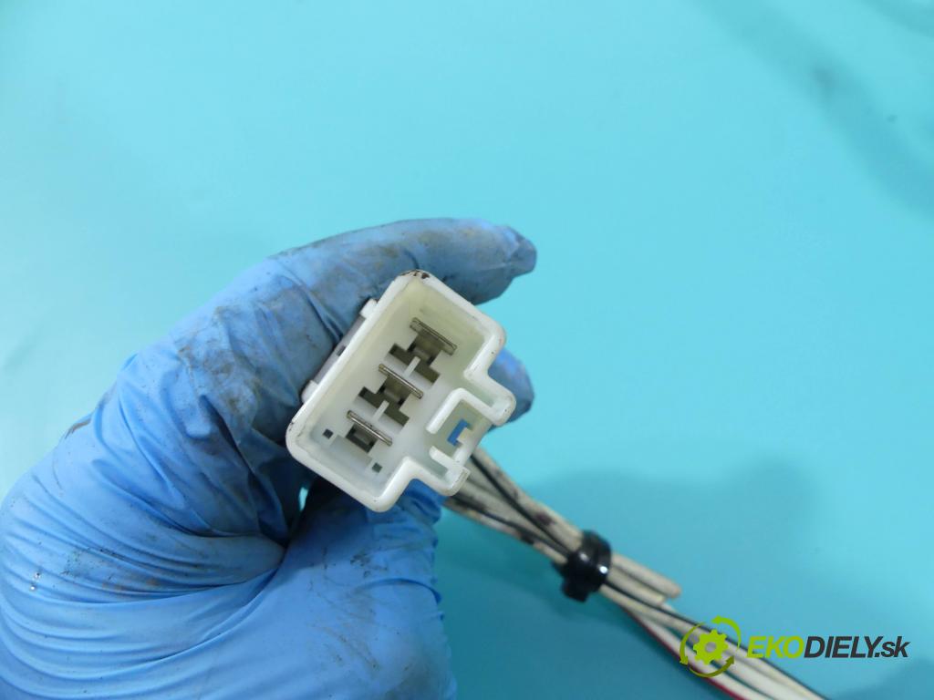 Toyota Rav4 II 2000-2005 2.0 D4D 116 hp manual 85 kW 1995 cm3 5- radiátor  (Radiátory topení)