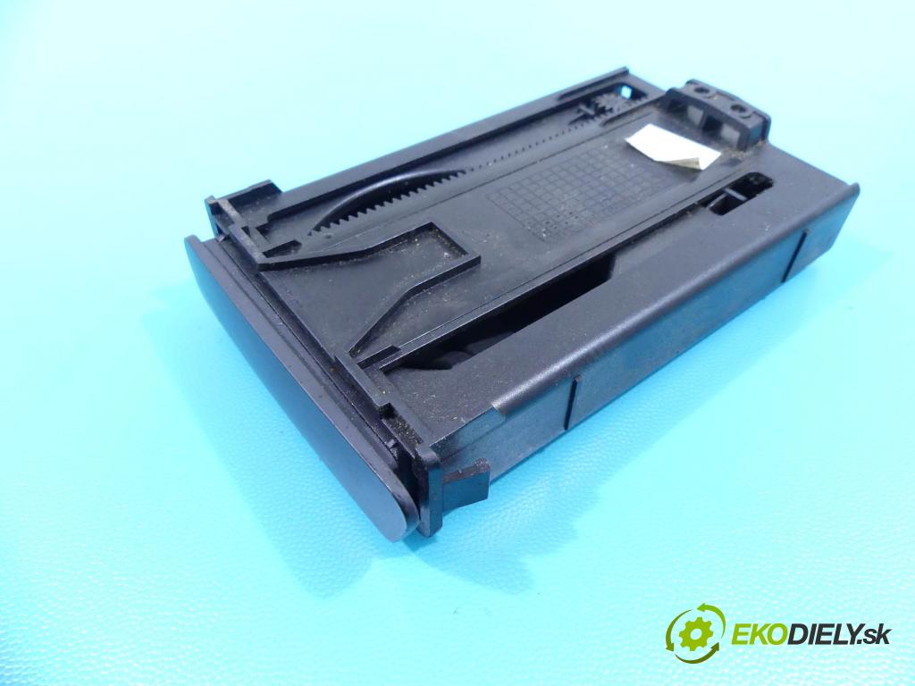 Renault Laguna III 2007-2015 2.0 16V 140 HP manual 103 kW 1997 cm3 5- Rukojeť: na nápoje:  (Úchyty, držiaky na nápoje)