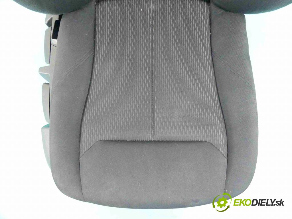 Bmw 1 F20 2011-2019 2.0d 116 HP manual 85 kW 1995 cm3 5- Sedačka pravý  (Sedačky, sedadlá)