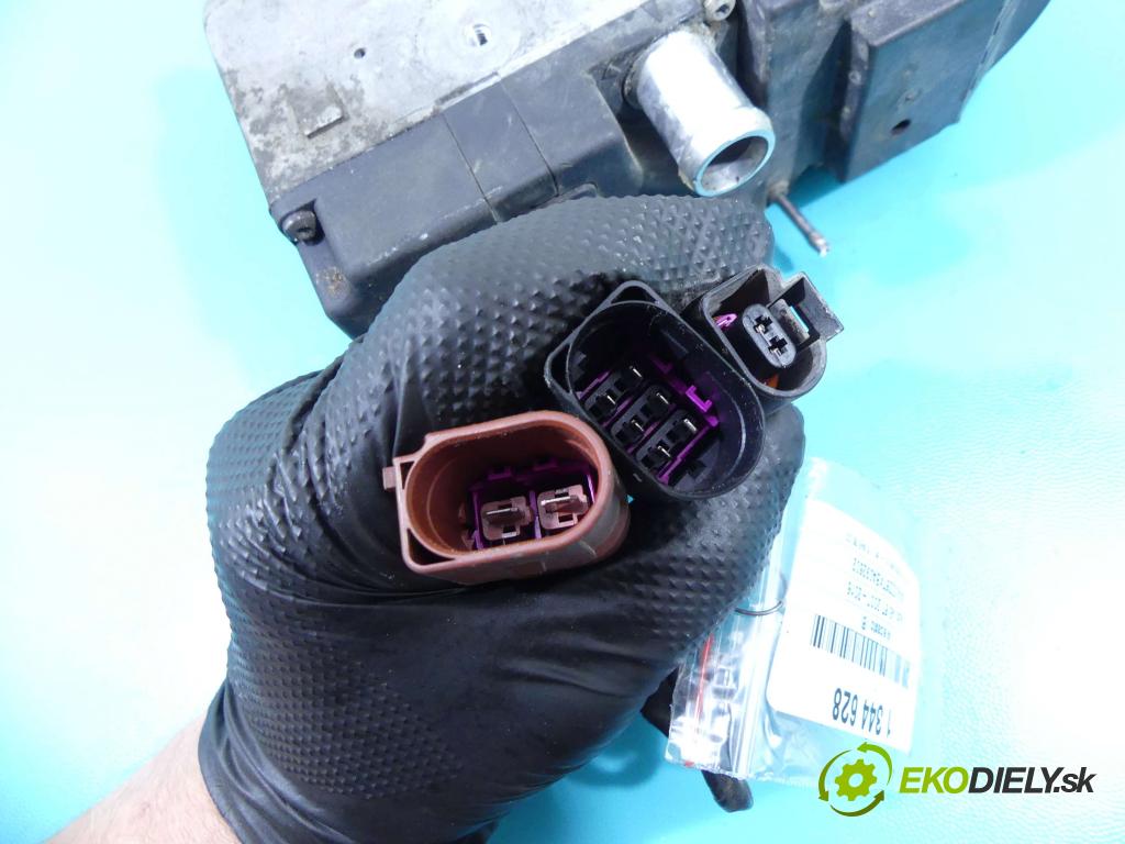 Audi A5 8T 2007-2016 3.0 V6 TDI 239KM automatic 176 kW 2967 cm3 5- Webasto 4H0265105E (Webasto ohřívače)