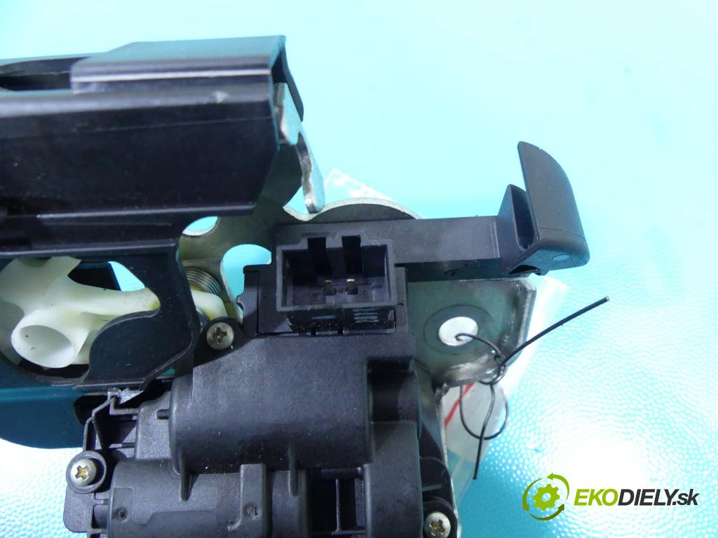 Audi A5 8T 2007-2016 3.0 V6 TDI 239KM automatic 176 kW 2967 cm3 5- zámek kufrových dveří zadní 8K9827505A