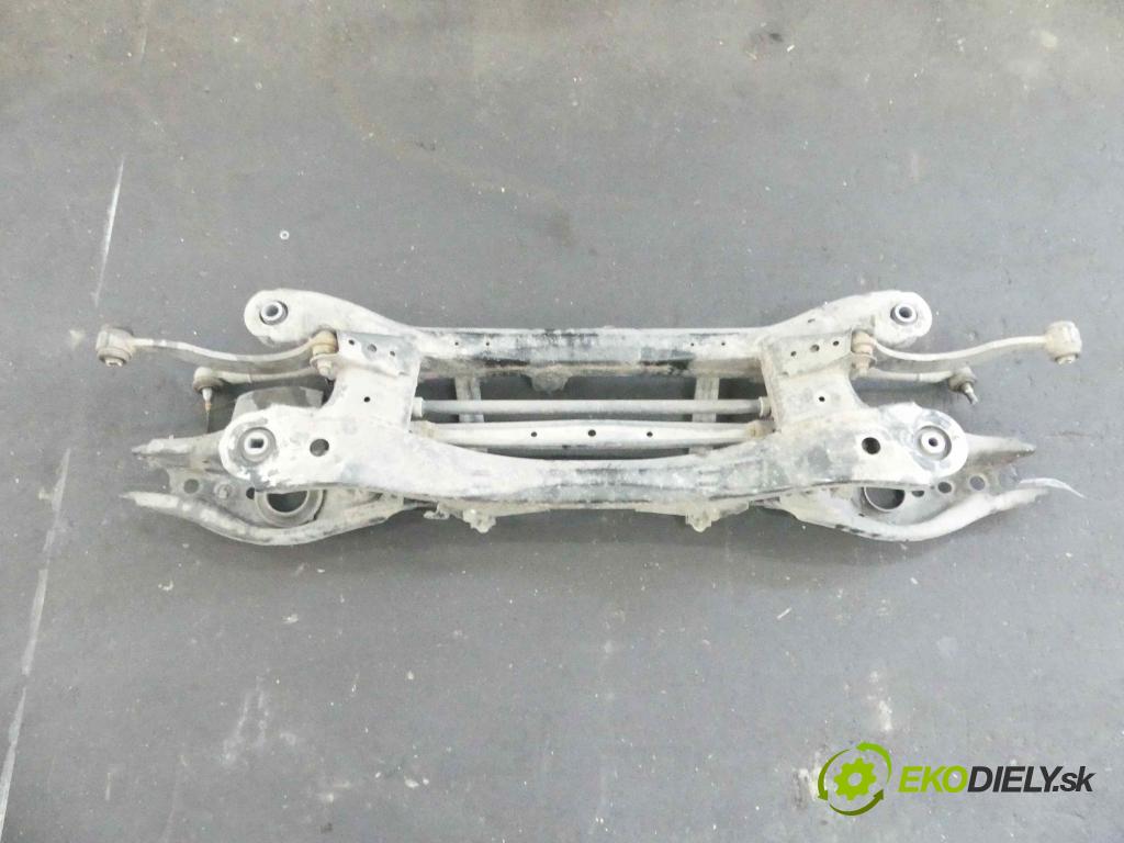 Toyota Auris II 2012-2018 1.6 16V 132 hp manual 97 kW 1598 cm3 5- zadní výztuha  (Výztuhy zadní)