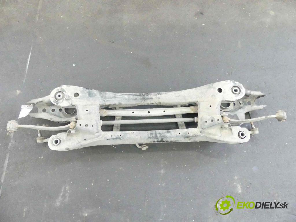 Toyota Auris II 2012-2018 1.6 16V 132 hp manual 97 kW 1598 cm3 5- zadní výztuha  (Výztuhy zadní)