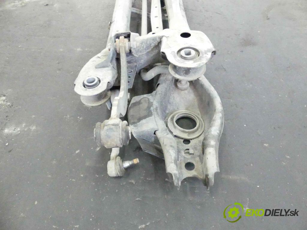 Toyota Auris II 2012-2018 1.6 16V 132 hp manual 97 kW 1598 cm3 5- zadní výztuha  (Výztuhy zadní)