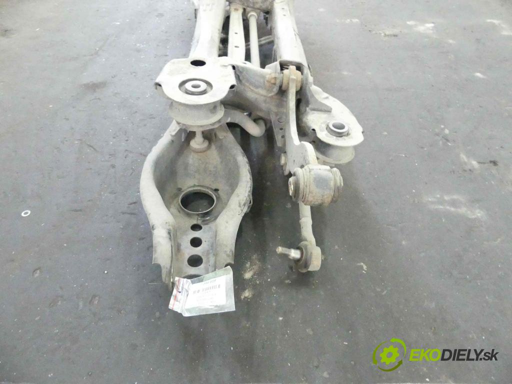 Toyota Auris II 2012-2018 1.6 16V 132 hp manual 97 kW 1598 cm3 5- zadní výztuha  (Výztuhy zadní)