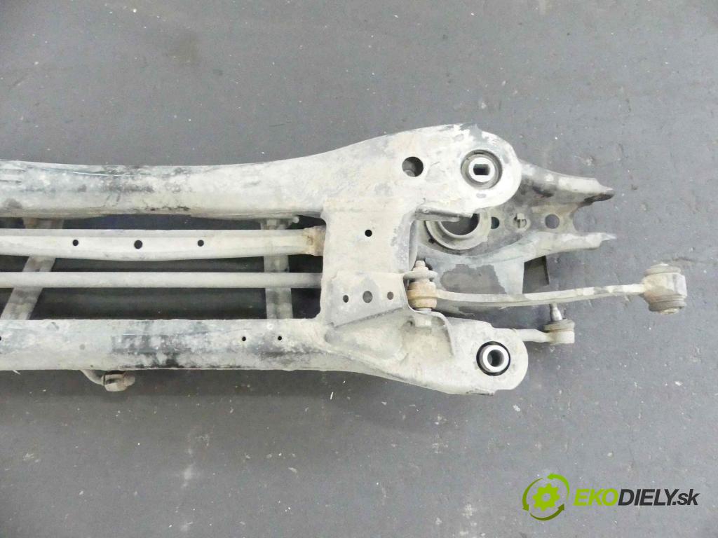 Toyota Auris II 2012-2018 1.6 16V 132 hp manual 97 kW 1598 cm3 5- zadní výztuha  (Výztuhy zadní)