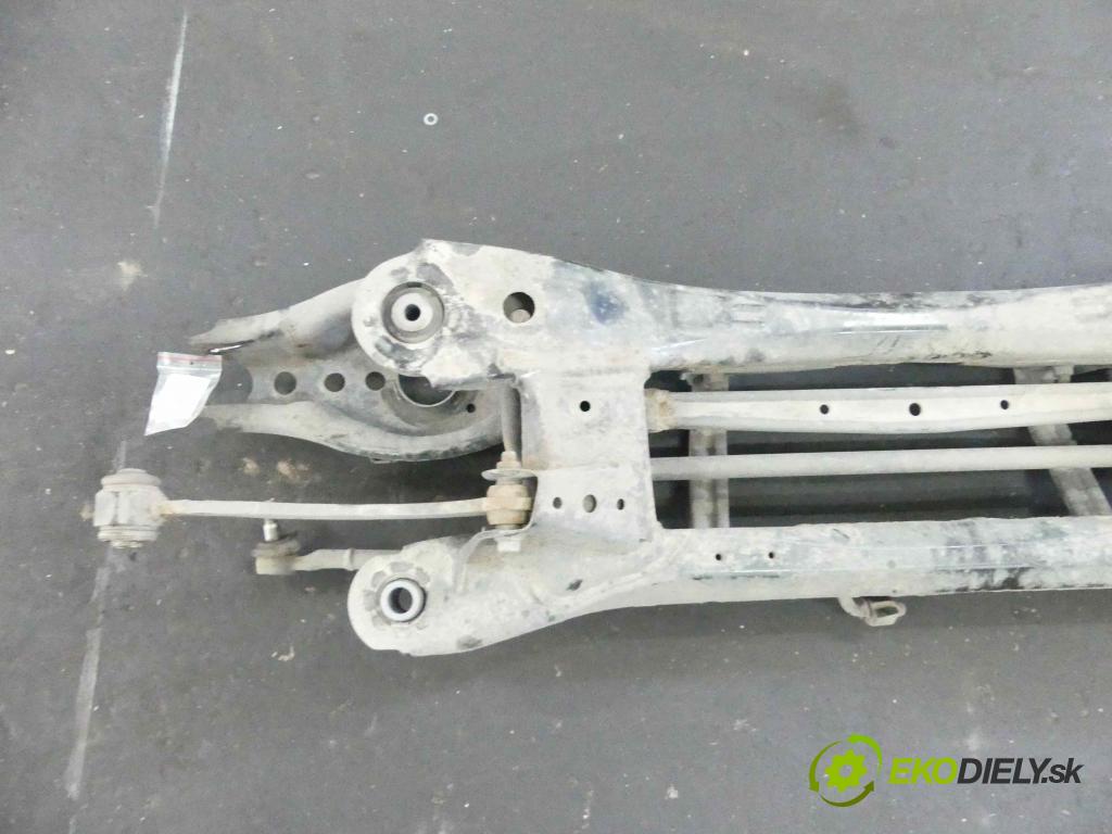 Toyota Auris II 2012-2018 1.6 16V 132 hp manual 97 kW 1598 cm3 5- zadní výztuha  (Výztuhy zadní)