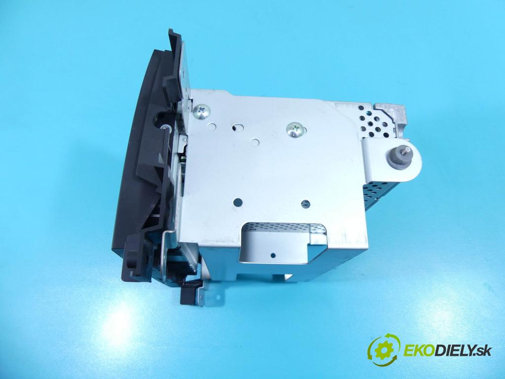 Suzuki Grand Vitara II 2005-2014 1.9 DDiS 129 HP manual 95 kW 1870 cm3 5- Radio originál