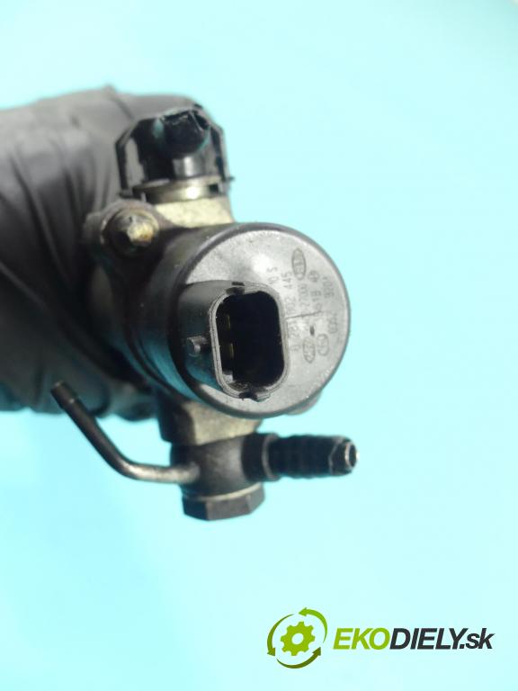 Hyundai Trajet 2.0 crdi 114 HP manual 84 kW 1991 cm3 5- lišta vstrekovacia 0445214026 (Vstrekovacie lišty)