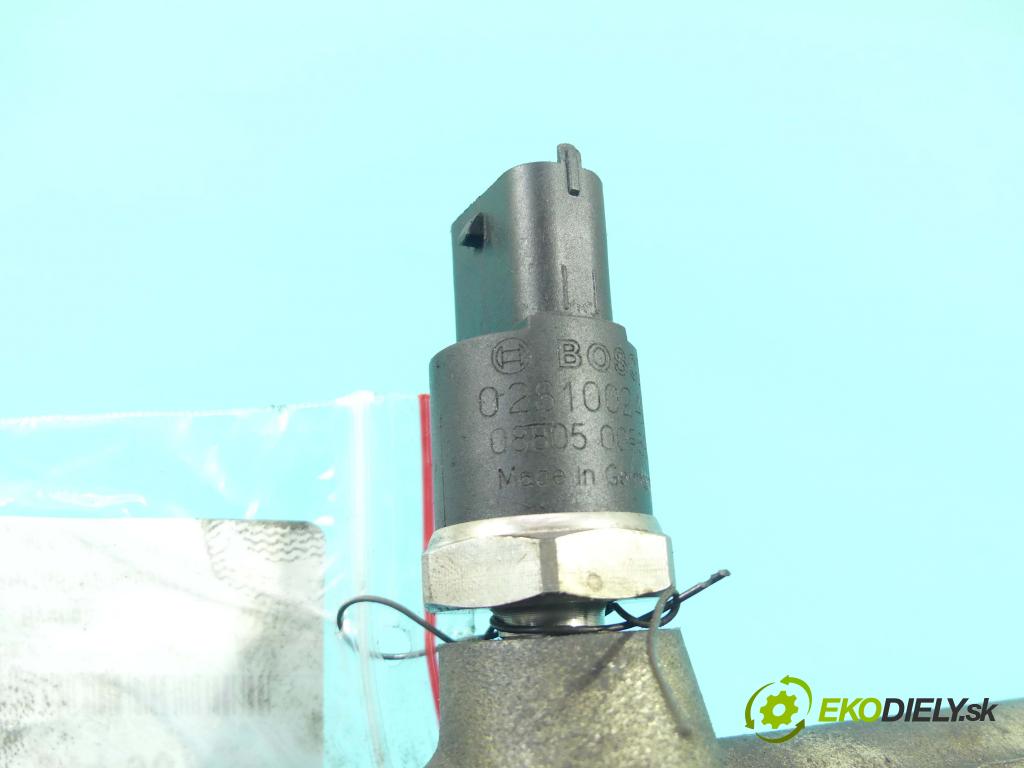 Hyundai Trajet 2.0 crdi 114 HP manual 84 kW 1991 cm3 5- lišta vstrekovacia 0445214026 (Vstrekovacie lišty)