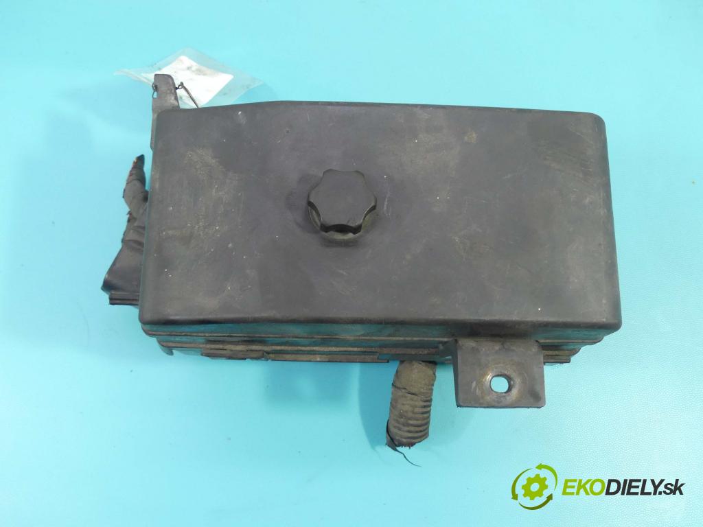 Hyundai Trajet 2.0 crdi 114 hp manual 84 kW 1991 cm3 5- skříňka pojistková 91220-3A021 (Pojistkové skříňky)