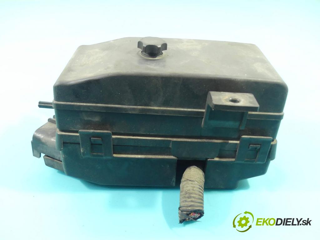 Hyundai Trajet 2.0 crdi 114 hp manual 84 kW 1991 cm3 5- skříňka pojistková 91220-3A021 (Pojistkové skříňky)