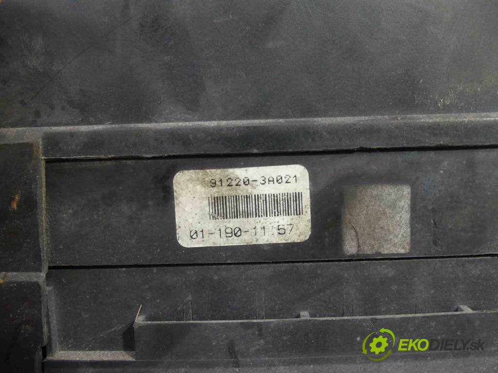 Hyundai Trajet 2.0 crdi 114 hp manual 84 kW 1991 cm3 5- skříňka pojistková 91220-3A021 (Pojistkové skříňky)
