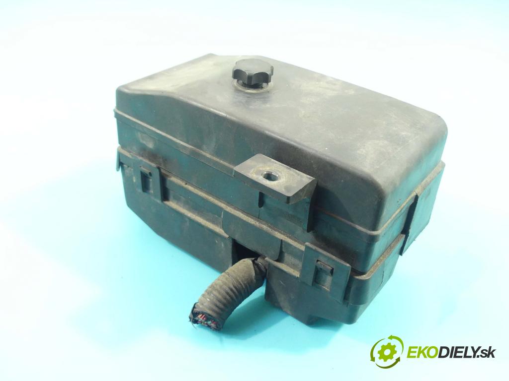 Hyundai Trajet 2.0 crdi 114 hp manual 84 kW 1991 cm3 5- skříňka pojistková 91220-3A021 (Pojistkové skříňky)