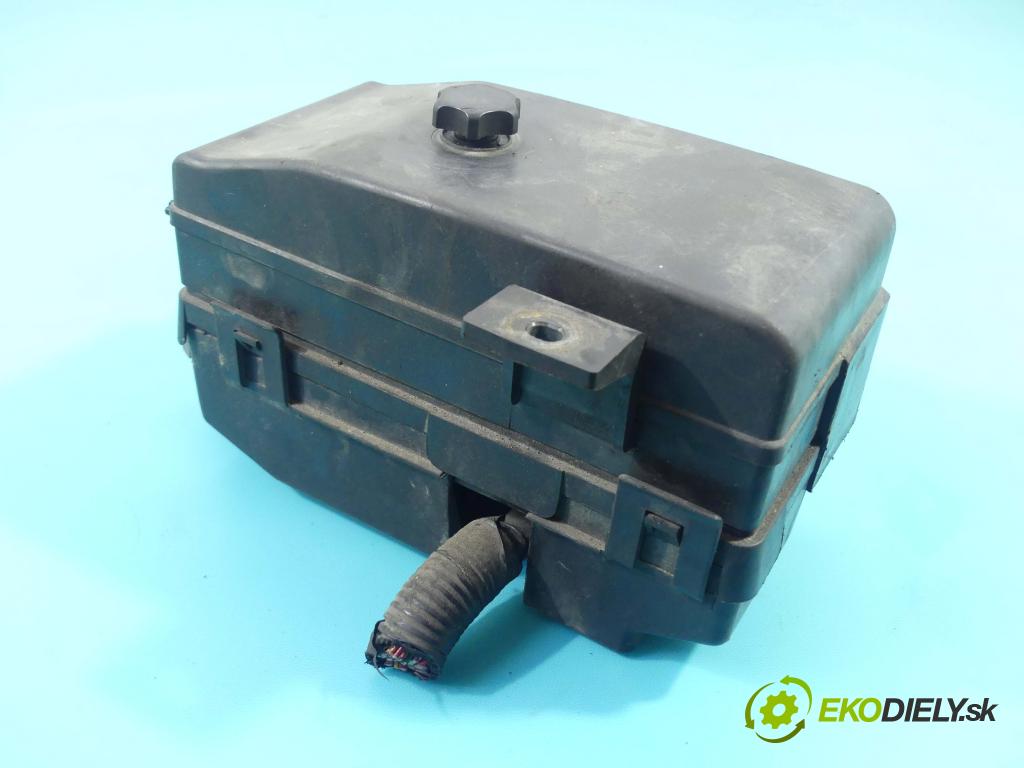 Hyundai Trajet 2.0 crdi 114 hp manual 84 kW 1991 cm3 5- skříňka pojistková 91220-3A021 (Pojistkové skříňky)