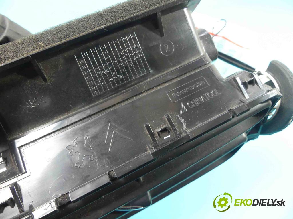 Citroen C3 II 2009-2016 1.4 hdi 68 HP manual 50 kW 1398 cm3 5- Mřížka: kúrenia stredová  (Mriežky kúrenia (fukáre))