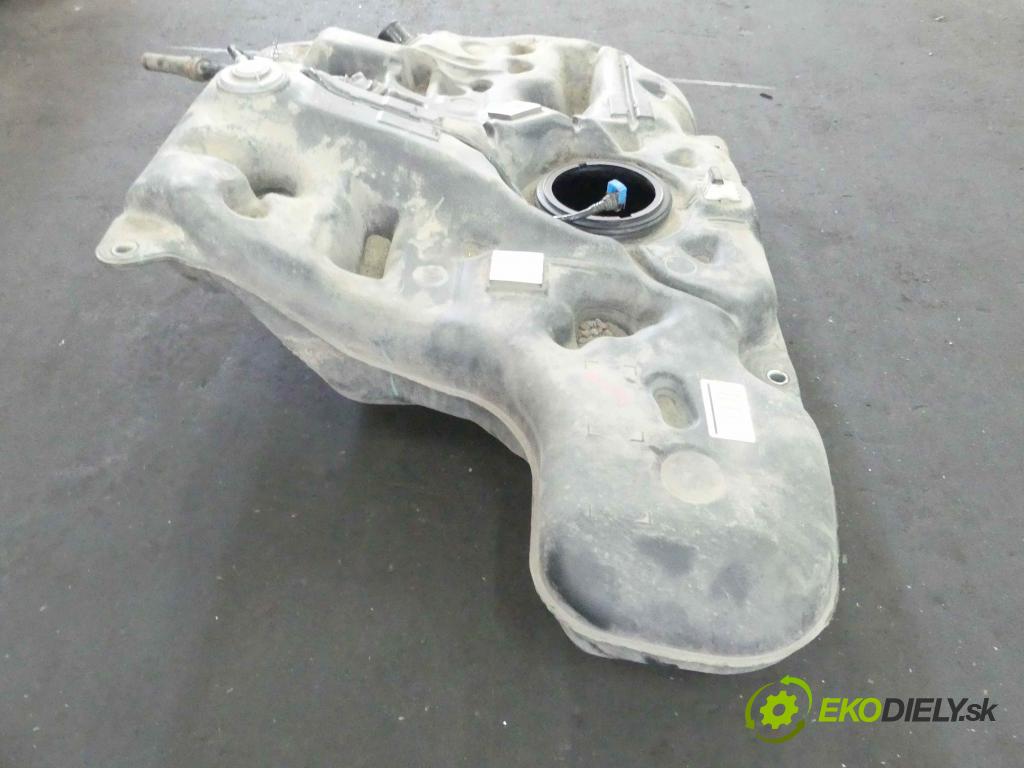 Toyota Auris II 2012-2018 1.6 16V 132  HP manual 97 kW 1598 cm3 5- Nádrž: palivo  (Nádrže)