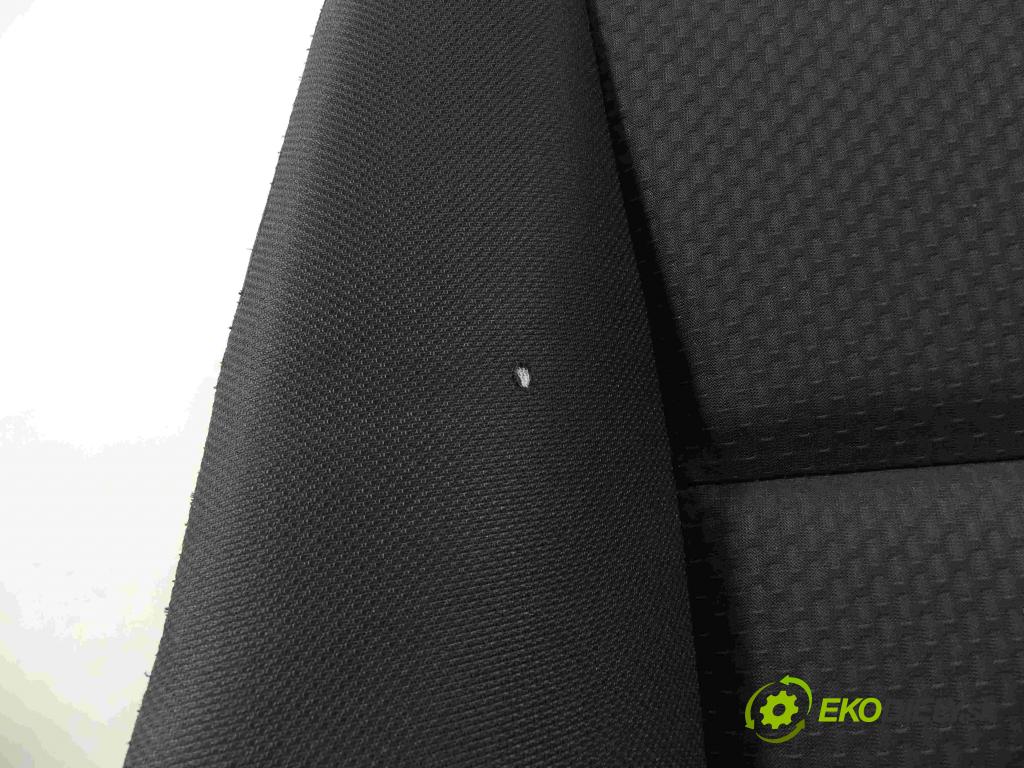 Toyota Corolla Verso II 2004-2009 2.0 D4D 116 HP manual 85 kW 1995 cm3 5- Sedačka pravý  (Sedačky, sedadlá)