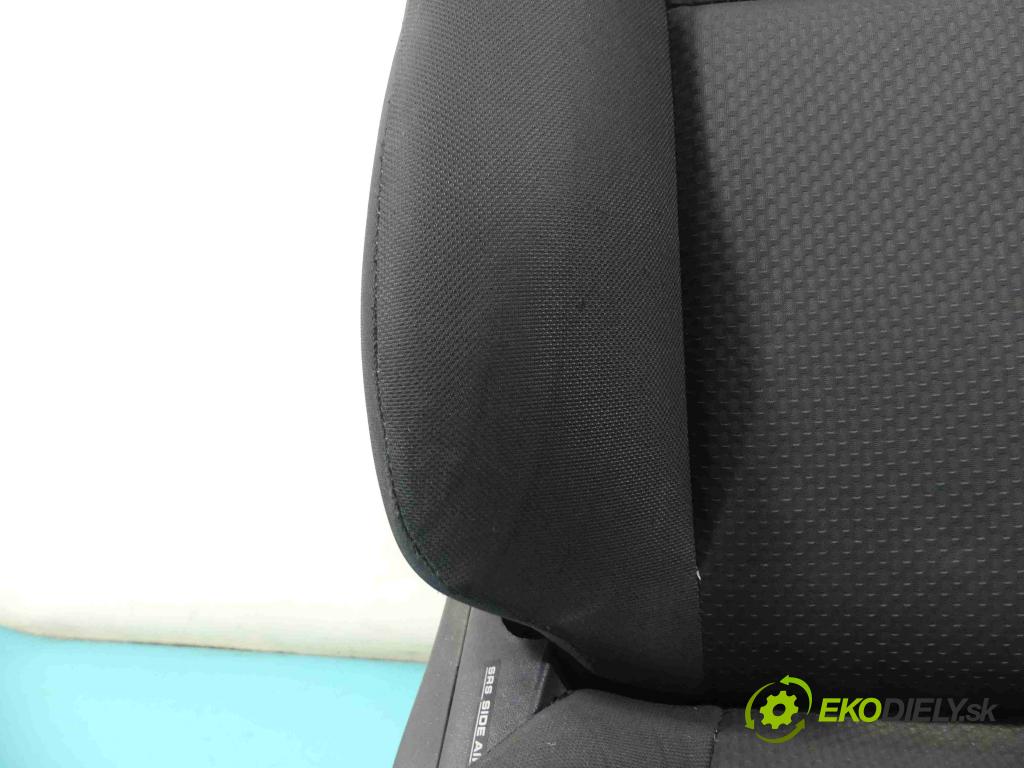Toyota Corolla Verso II 2004-2009 2.0 D4D 116 HP manual 85 kW 1995 cm3 5- Sedačka pravý  (Sedačky, sedadlá)