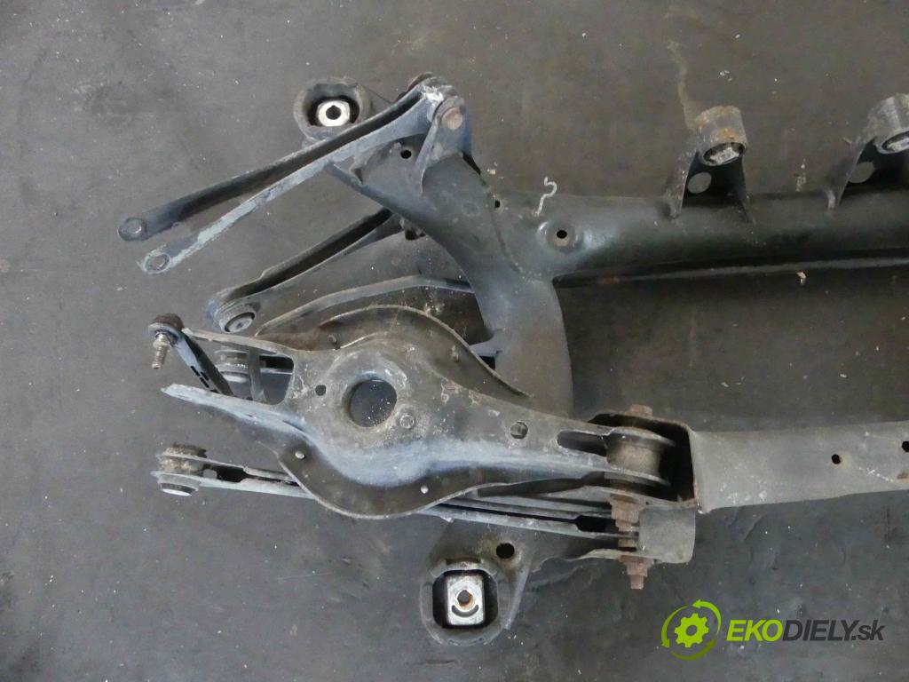 Bmw 1 F20 2011-2019 2.0d 116 hp manual 85 kW 1995 cm3 5- zadní výztuha  (Výztuhy zadní)