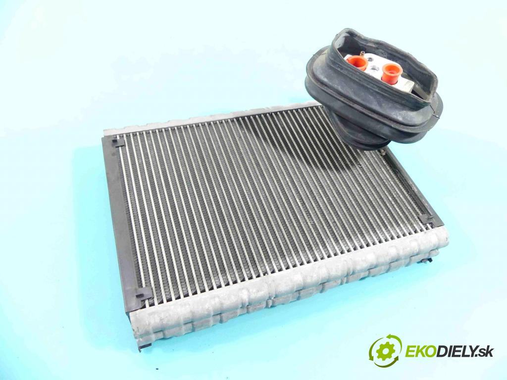 Audi A5 8T 2007-2016 3.0 V6 TDI 239KM automatic 176 kW 2967 cm3 5- radiátor 1392009 (Radiátory topení)