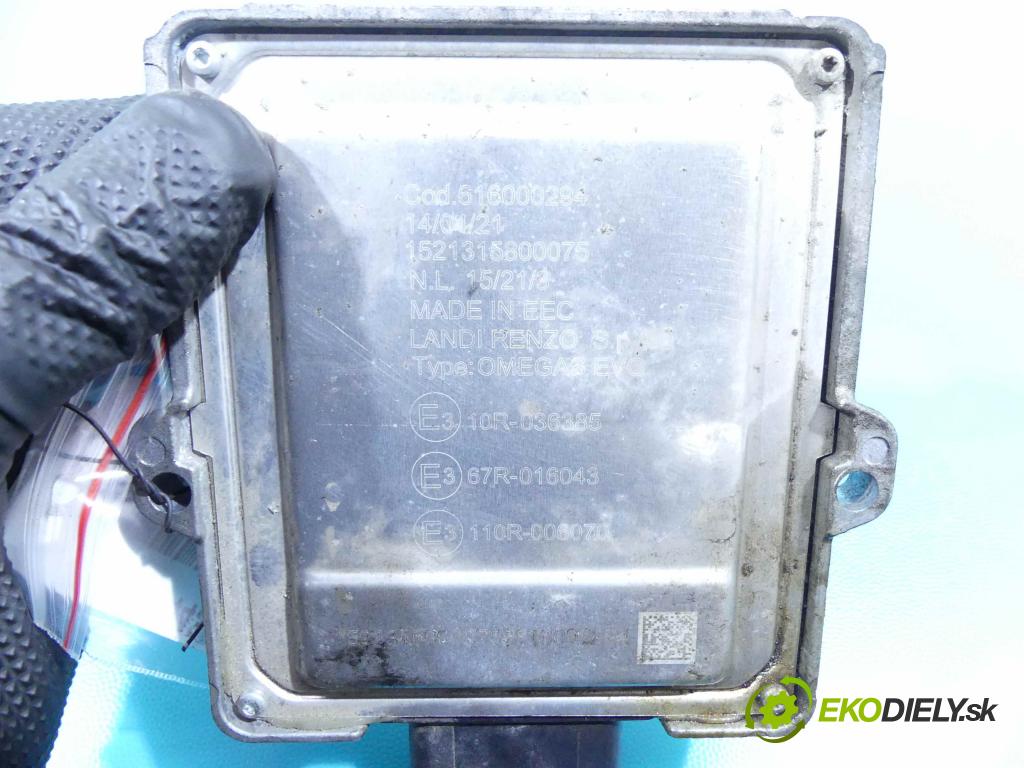 Toyota Auris II 2012-2018 1.6 16V 132 HP manual 97 kW 1598 cm3 5- modul riadiaca jednotka 616000294 (Ostatné)