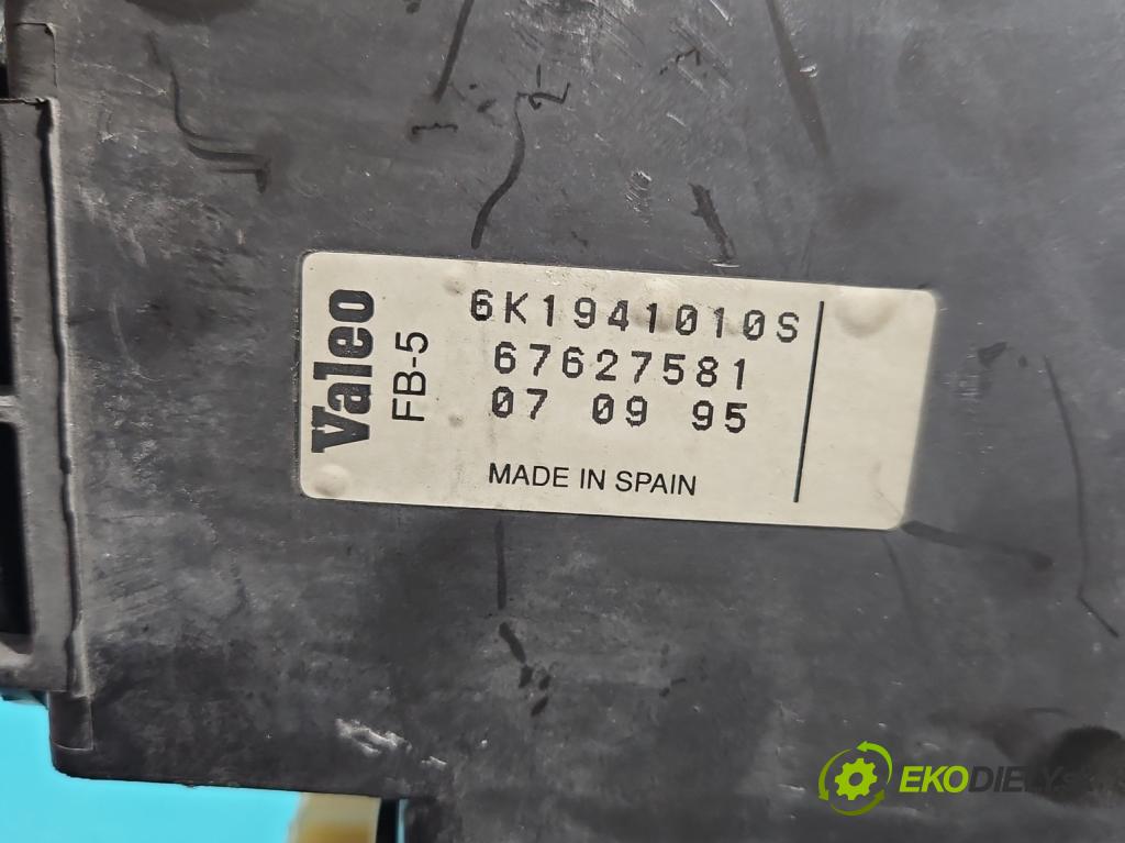 Seat Ibiza II 6K 1993-2002 1.4 60 HP manual 44 kW 1399 cm3 3- Reflektor: pravý  (Pravé)