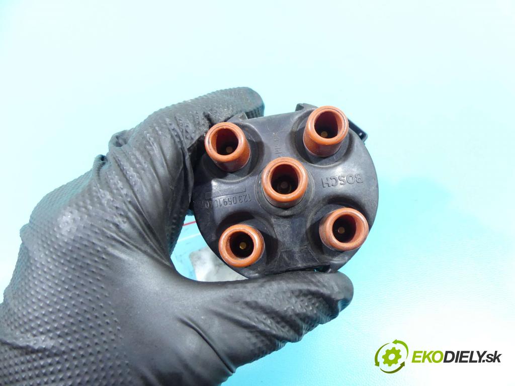 Seat Ibiza II 6K 1993-2002 1.4 60 HP manual 44 kW 1399 cm3 3- rozdeľovač 0237521063 (Rozdeľovače)