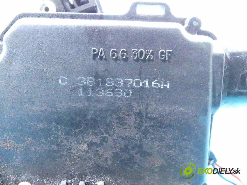 Vw Golf IV 1997-2003 1.4 16v 75 hp manual 55 kW 1390 cm3 5- zámek přední pravý